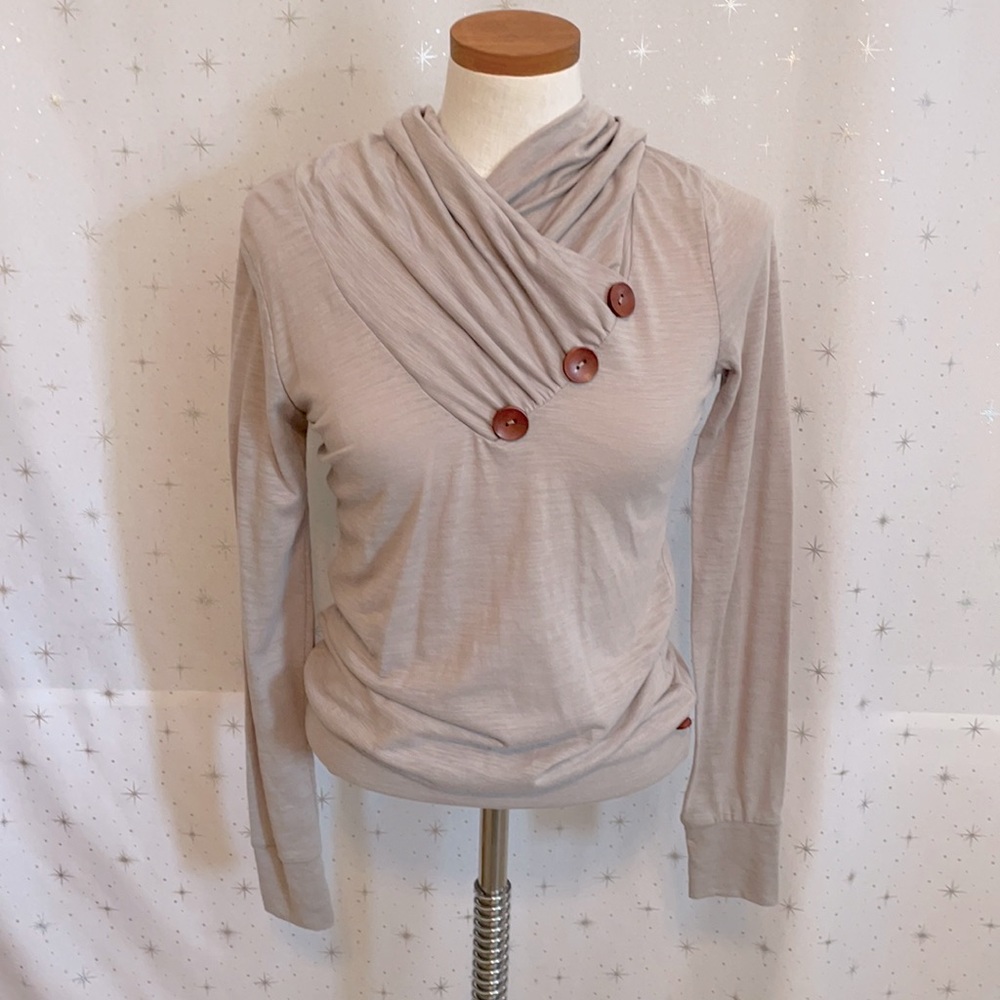 Lucky long sleeve shirt Size Medium